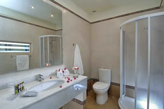 فيلا بسريرين كوين وسريرين منفصلين بإطلالة على البحر بـ3 غرف نوم، Istron Collection Villas 3/3