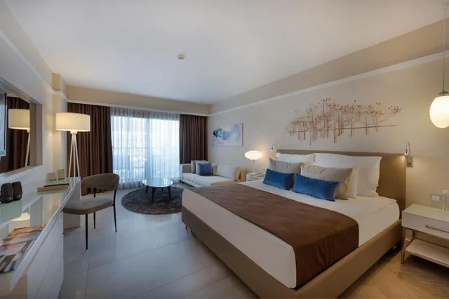 غرفة قياسية بسرير مزدوج بإطلالة على البحر، Akra Fethiye Tui Blue Sensatori 1/2