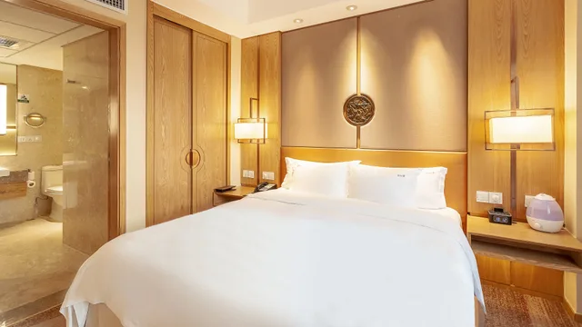 جناح بسرير كينج مع دخول الصالة، Holiday Inn Hefei 2/3