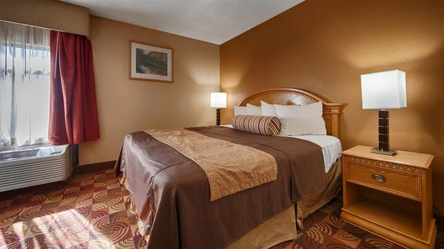غرفة بسرير كينج لذوي الإعاقة، Best Western Martinsville Inn 2/4