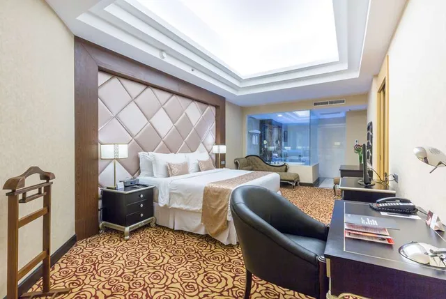 Junior Suite, Wyndham Surabaya City Centre 2/2