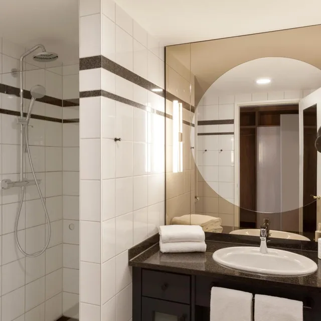 غرفة سوبيريور بسرير مزدوج بإطلالة على البحر، Hotel Hanseatic Rugen and Villen 4/6