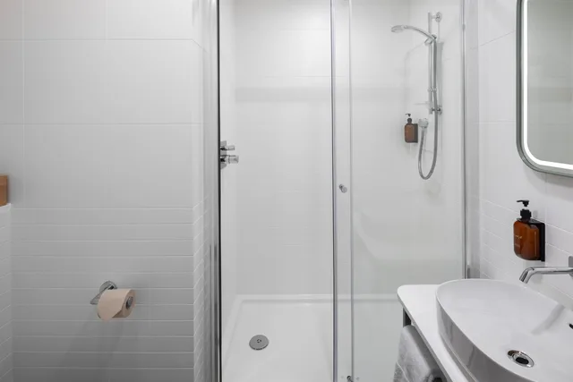 غرفة بريميوم بسرير كينج مع أريكة بمطبخ صغير، voco Zeal Exeter Science Park By IHG 4/4