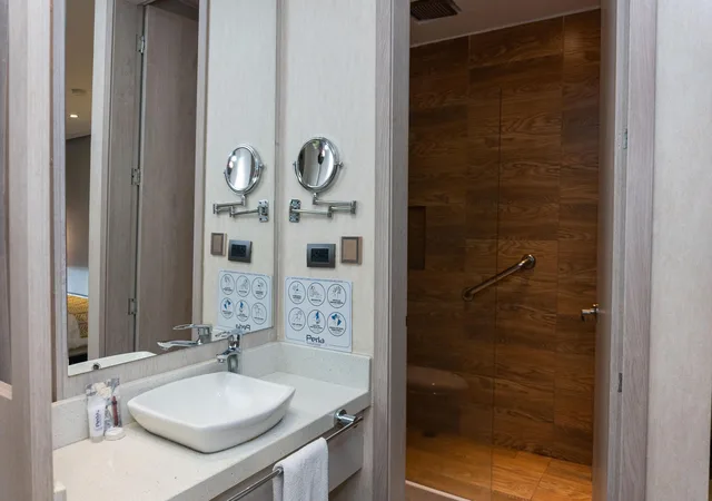 جناح رباعي، Perla Suite Hotel 6/7