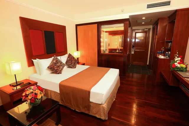 غرفة ديلوكس تنفيذية بسريرين منفصلين بإطلالة على المدينة، Ramana Hotel Saigon 4/6