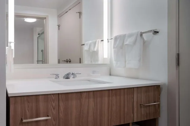 1 Bedroom, Boardroom, Suite, King Bed، Homewood Suites by Hilton Davidson 8/9