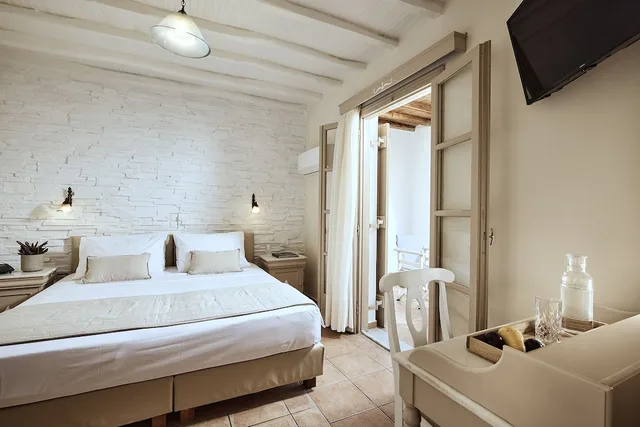 غرفة عائلية بسرير كوين وسرير بطابقين بإطلالة جزئية على البحر، Naxos Magic Village Hotel 3/9