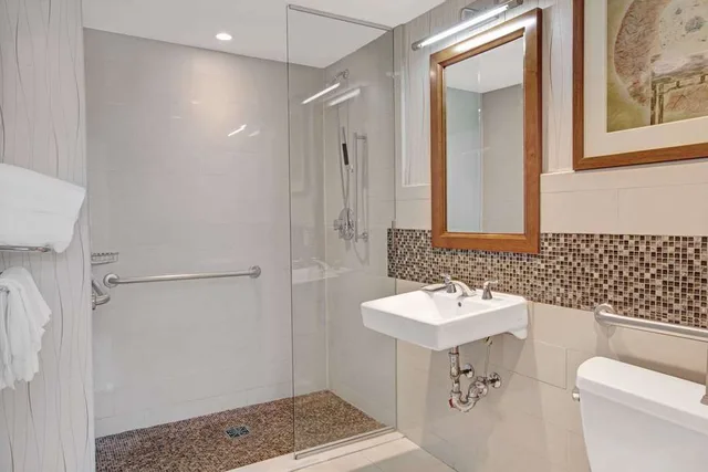 غرفة قياسية بسرير مزدوج، Wyndham Garden Chinatown Hotel 4/5