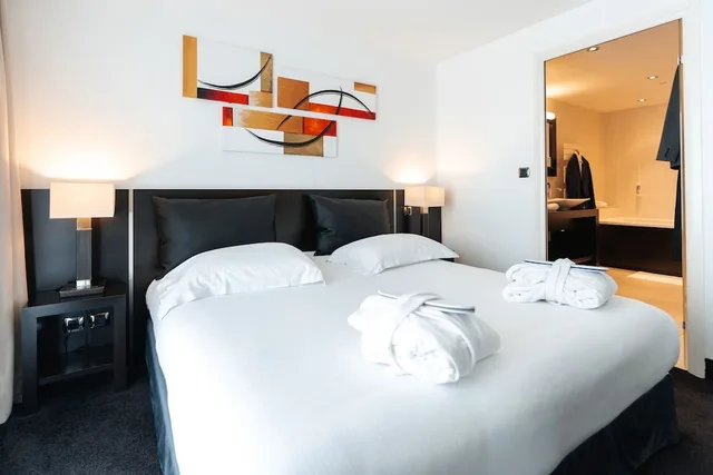 جناح بريفيليج بسرير كينج بشرفة، Westotel Nantes Atlantique 1/10