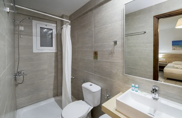 غرفة سوبيريور بسرير كوين بإطلالة على البحر، Horizon Beach Hotel Stalis 4/6
