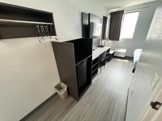 Room, Queen Bed, Accessible, Motel6 Council Bluffs, IA - Omaha East 6/10