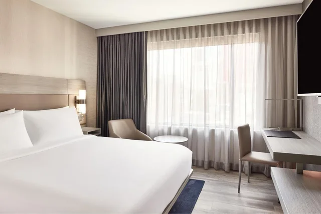 غرفة قياسية بسرير كينج لذوي الإعاقة، AC Hotel San Diego Downtown Gaslamp Quarter 1/5
