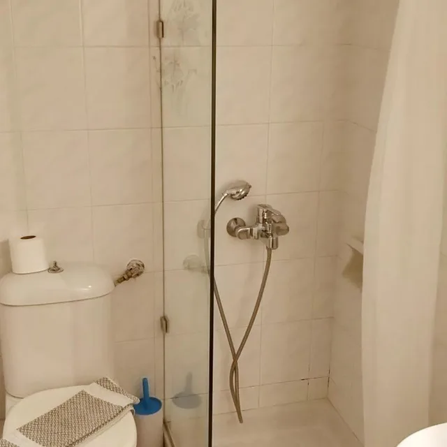 غرفة ثلاثية، Alexandra Hotel 6/6