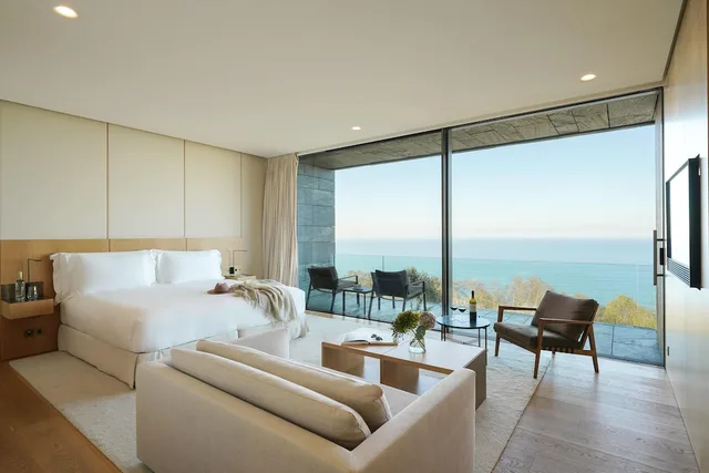 جناح بانورامي جونيور، Hotel Akelarre 6/10