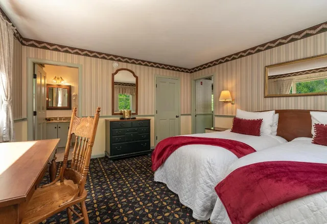 كوخ بغرفتي نوم، Christmas Farm Inn and Spa 1/2