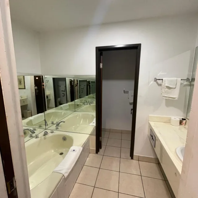Suite, Portside Inn & Suites 6/7