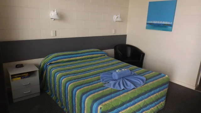 غرفة قياسية بسرير مزدوج، CENTRAL POINT MOTEL 3/6