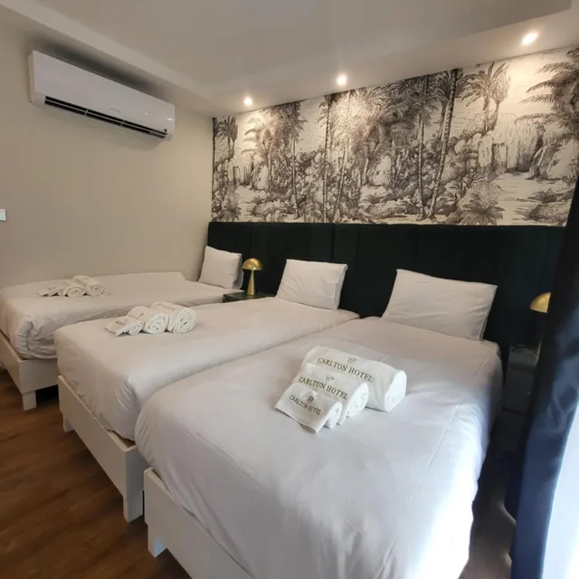 غرفة ثلاثية، Carlton Hotel Malta 2/5