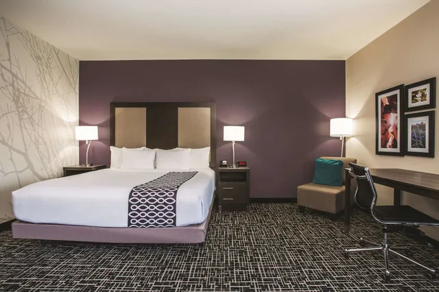 غرفة بسرير كينج بإطلالة على الجبل لذوي الإعاقة، La Quinta Inn & Suites By Wyndham La Verkin-Gateway To Zion 2/4