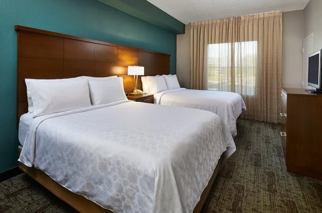 جناح بسرير كينج وسريرين كوين بغرفتي نوم بمطبخ لذوي الإعاقة، Staybridge Suites Orlando Airport South 7/15
