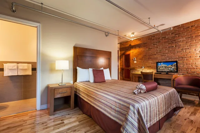 غرفة سوبيريور بسرير كينج وسرير كوين، Hotel Quartier des Spectacles 3/8