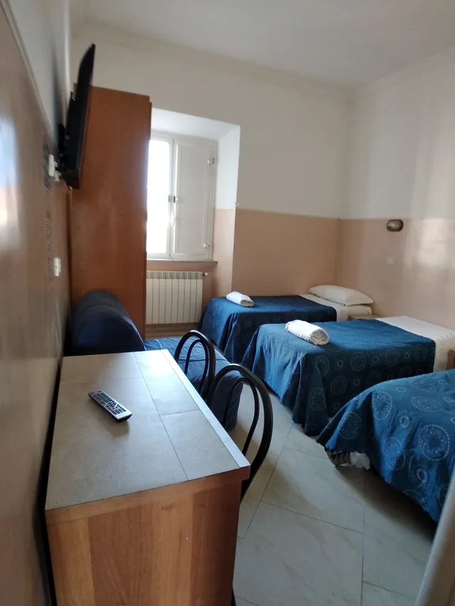 غرفة ثلاثية بسرير مزدوج وسرير فردي بحمام خاص، Hotel Cressy 5/7