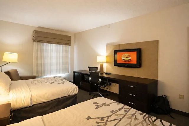 غرفة أساسية بسريرين كوين، Express Inn & Suites 1/7