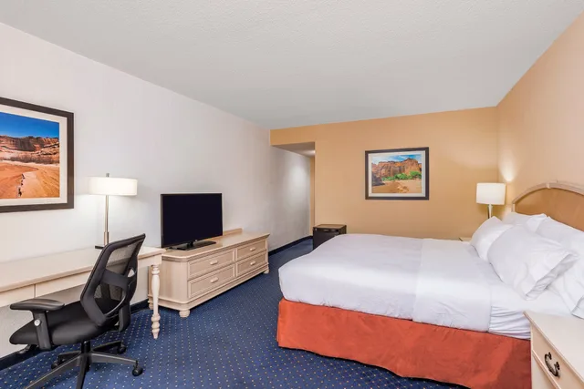 غرفة بسرير كينج، Holiday Inn Canyon de Chelly (Chinle), an IHG Hotel 1/2