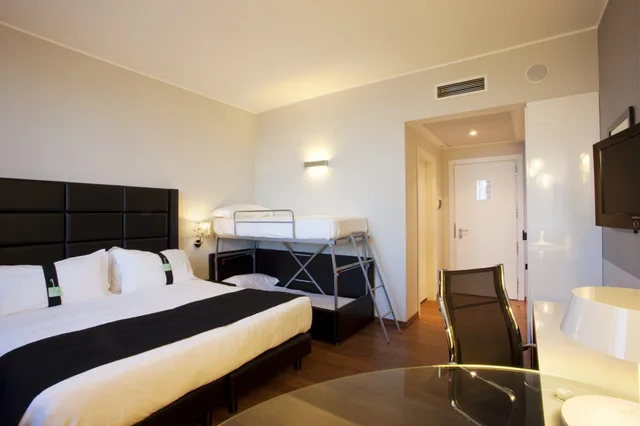 غرفة قياسية بسرير بطابقين وسرير كوين، Holiday Inn Genoa City 7/11