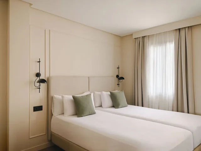 غرفة أساسية بسريرين منفصلين، Sercotel Toledo Imperial 1/7