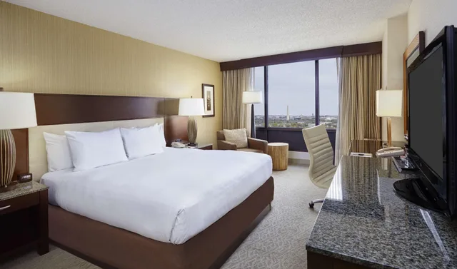 غرفة بسرير كينج بإطلالة، Doubletree By Hilton Hotel Washington Dc Crystal City 1/3