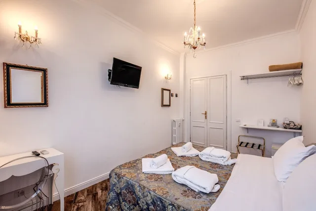Economy, Double or Twin Bed, External Bathroom، All Comfort Astoria Palace 3/5