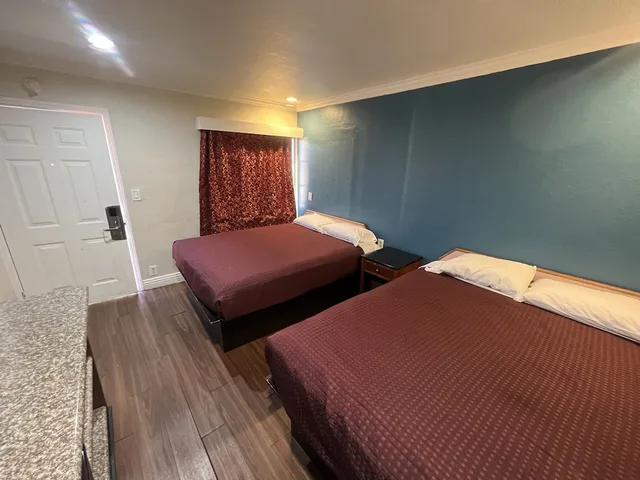 غرفة ديلوكس بسريرين كوين، Harris Motel 2/5