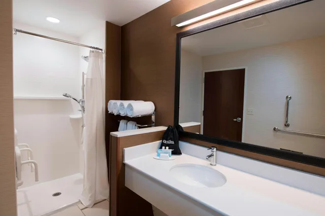 غرفة بسرير كينج، Fairfield Inn Suites Scottsbluff 2/2