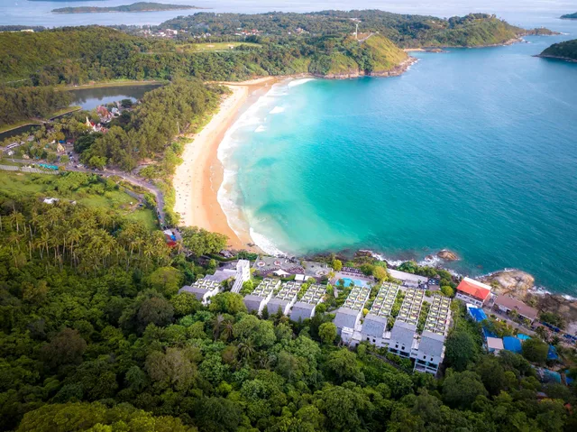 Deluxe, Double Bed, The Nai Harn Phuket 2/2