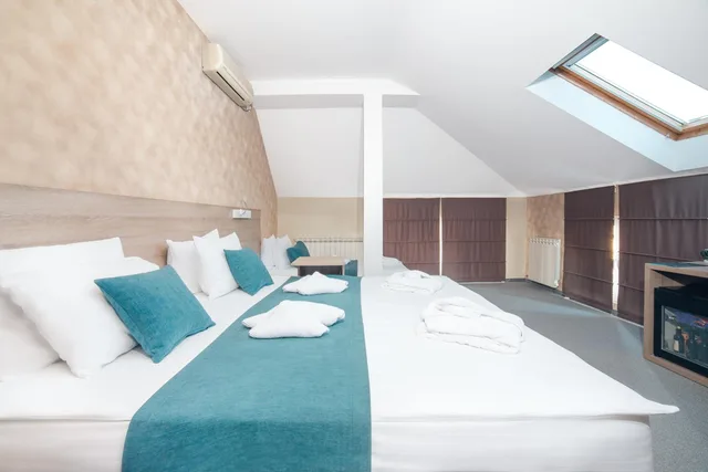 غرفة ثلاثية، Hotel Mint 3/7
