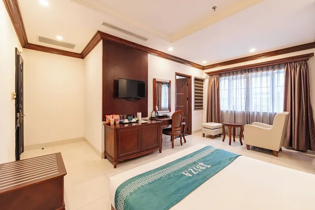 Deluxe, Queen Bed, Partial River View، Ibiza Riverfront Hotel Da Nang 4/7