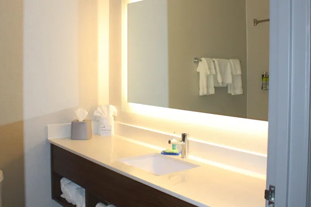 غرفة بسريرين كوين، Holiday Inn Express Hotel Suites Raton 2/2
