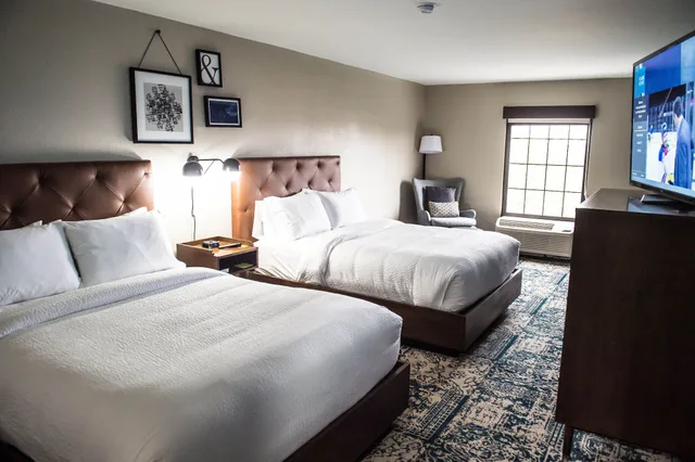 Traditional, 2 Queen Beds, Four Points by Sheraton Greensboro Airport 2/8