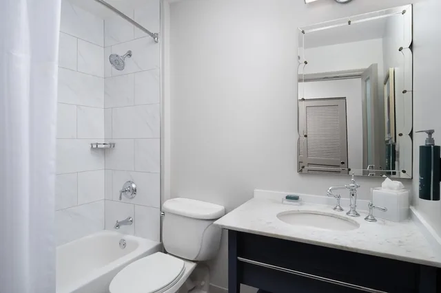 غرفة بريميوم بسريرين كوين، Hilton Orrington / Evanston 3/4