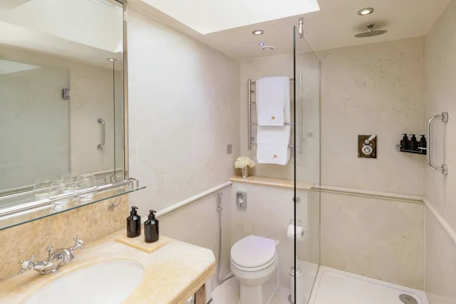 جناح جونيور بإطلالة على المتنزه، Milestone Hotel 5/10