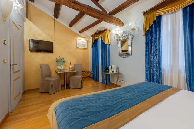 Superior, Queen Bed, Ca Dell Arte Hotel 8/10