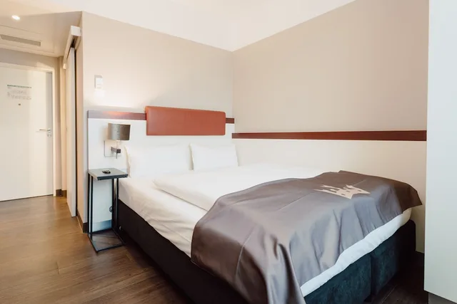 Standard, Queen Bed, Hotel Kaiserhof 3/10