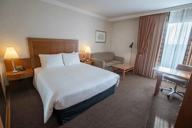 غرفة بريميوم بسرير كوين، Crowne Plaza Brussels Airport 4/9