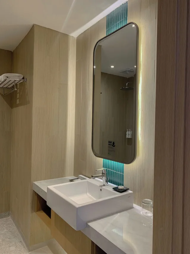 غرفة سوبيريور بسرير كوين، Swiss-Belinn Indramayu 3/3