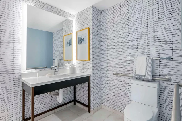 غرفة بسريرين كوين لذوي الإعاقة، Cambria Hotel Austin Downtown 5/5