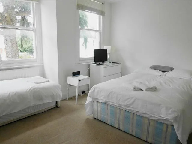 Room, Quadruple, Double and Twin Beds, Kew Rooms 1/9