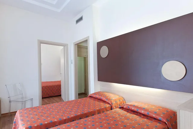 غرفة ثلاثية، Hotel San Remo 1/5