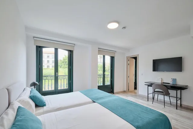 غرفة قياسية بسريرين منفصلين وسرير كوين، Pombal Rooms Santiago 5/7