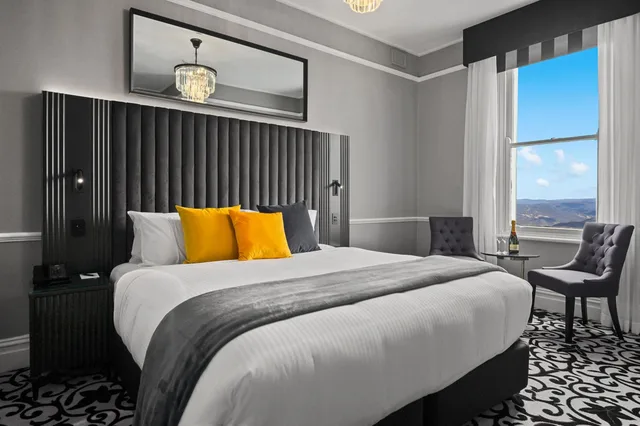 Deluxe, Valley View, Hydro Majestic 2/3